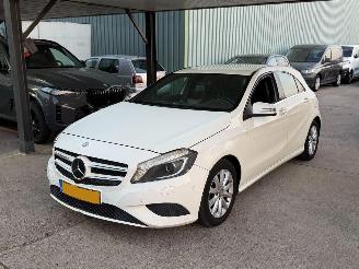 Unfallwagen Mercedes A-klasse 180cdi  NAP LED XENON 2014/3