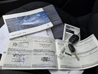 Peugeot 208 1.6 hdi  101pk  clima navi picture 13