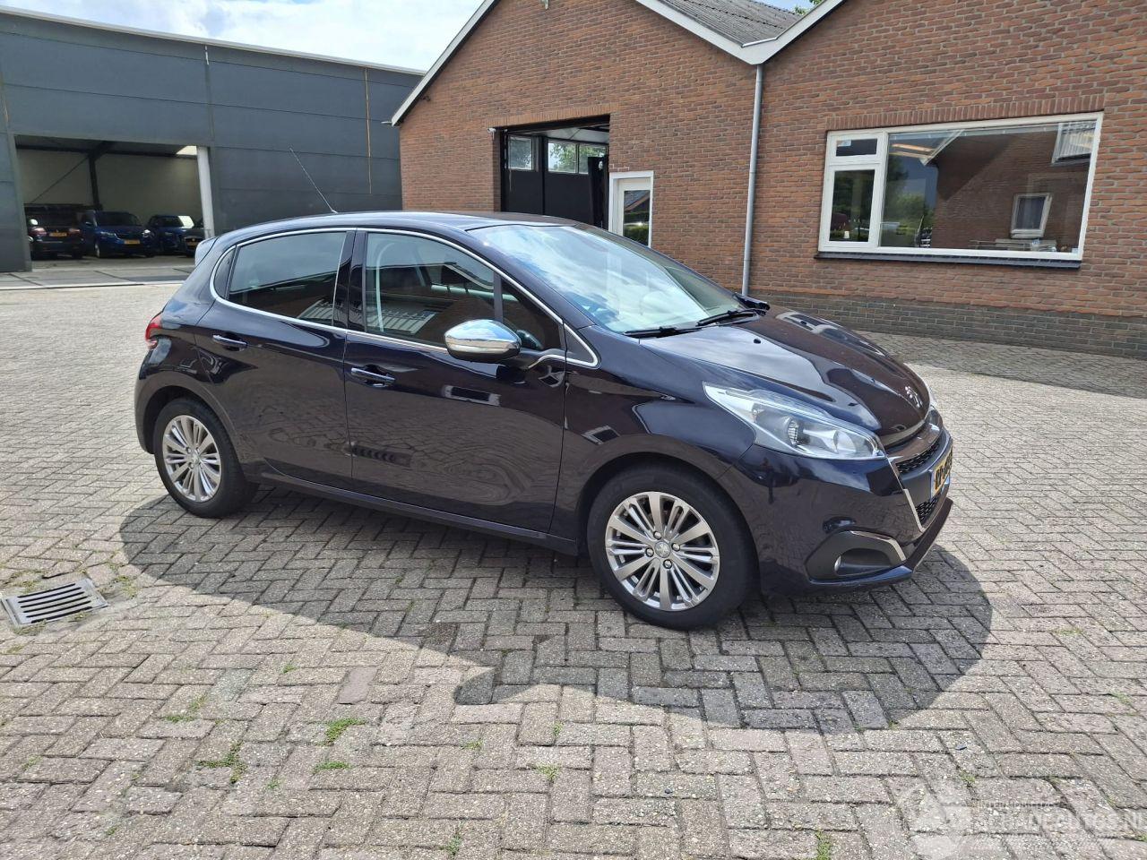 Peugeot 208 1.6 hdi  101pk  clima navi