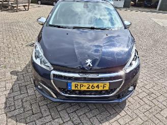 Peugeot 208 1.6 hdi  101pk  clima navi picture 5