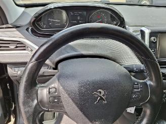 Peugeot 208 1.6 hdi  101pk  clima navi picture 11