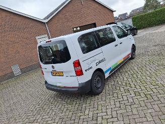 damaged passenger cars Fiat Scudo 75kwh      lang    136pk  9 persoons 2022/8