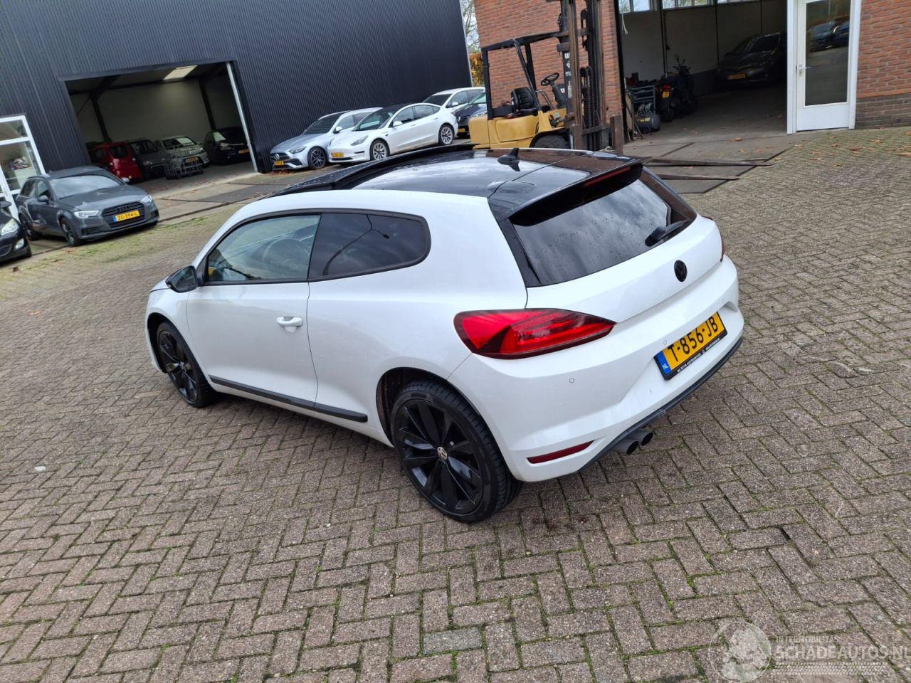 Volkswagen Scirocco 1.4 tsi  125pk pano