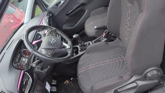 Opel Corsa 1.0i turbo  90pk airco navi picture 9