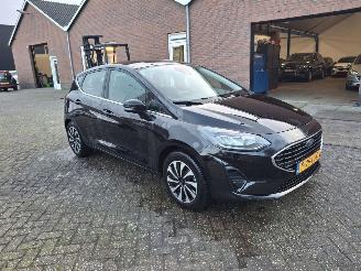 damaged passenger cars Ford Fiesta 1.0  hybrid   titanium  navi 2022/4
