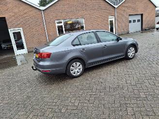 krockskadad bil auto Volkswagen Jetta 1.2 tsi  77kw   navi  airco 2011/8