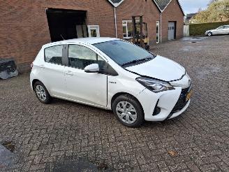 skadebil auto Toyota Yaris 1.5 hybrid     navi 2018/1