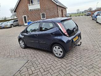 skadebil auto Toyota Aygo 1.0 vvt x play  automaat  airco 2015/1