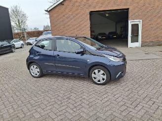 Auto incidentate Toyota Aygo 1.0 vvt x play  automaat  airco 2015/1