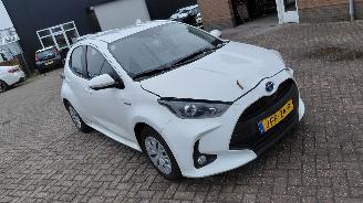 damaged passenger cars Toyota Yaris 1.5 hybrid  comfort   navi clima 2021/2