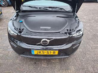 krockskadad bil auto Volvo EX40 rangerplus82kwh    navi   252pk 2025/11