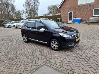 Damaged car Peugeot 2008 1.2 vti  82pk pano automaat navi 2014/7