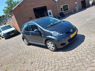 uszkodzony samochody osobowe Toyota Aygo 1.0i 68pk automaat   airco 2010/1