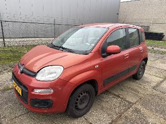 damaged passenger cars Fiat Panda 0.9 TWIN AIR EDIZIONE COOL BOUWJAAR 2013  61325KM  1350 EURO 2013/9