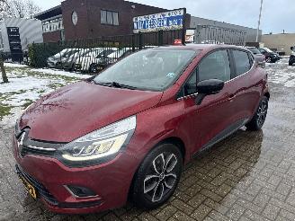 krockskadad bil auto Renault Clio 0.9 TCE ICONIC LICHTE RIJDBARE SCHADE! BOUWJAAR 2017 6750 EURO 2017/3
