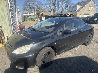 Auto incidentate Peugeot 307 307 CC 2.0-16V KOPPELING KAPOT BOUWJAAR 2005  899 EURO VAST 2005/6