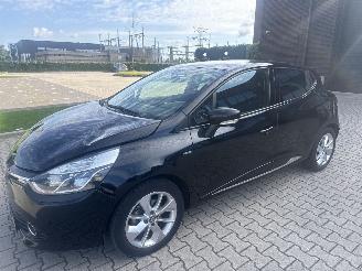 Voiture accidenté Renault Clio 1.2 COLLECTION 66297 KM LICHTE SCHADE BOUWJAAR 2016 5600 EURO 2016/2