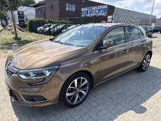 krockskadad bil auto Renault Mégane 1.0 TCe BOSE  137380 KM RIJDBAAR! BOUWJAAR 2016  4999 EURO 2016/9
