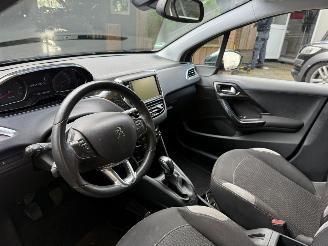 Peugeot 208 1.2 Style 5DRS NAVI AIRCO picture 21