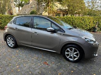 škoda osobní automobily Peugeot 208 1.2 Style 5DRS NAVI AIRCO 2015/1