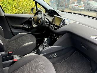 Peugeot 208 1.2 Style 5DRS NAVI AIRCO picture 14