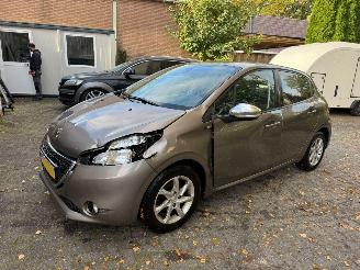 Peugeot 208 1.2 Style 5DRS NAVI AIRCO picture 9