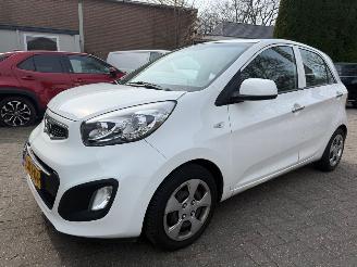 Vaurioauto  passenger cars Kia Picanto 1.0 5DRS AIRCO NAVI NAP 2014/7