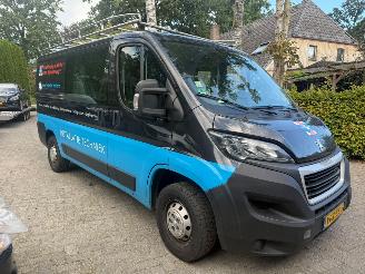 damaged commercial vehicles Peugeot Boxer 330 2.2 L2H1 DC AIRCO NAVI 2020/8