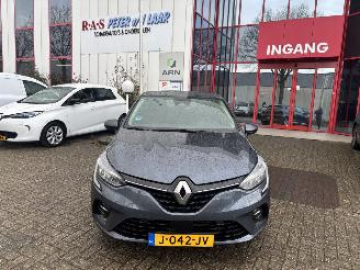 Damaged car Renault Clio 1.0 TCE ZEN 2020/8