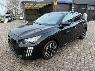 Voiture accidenté Peugeot 208 1.2 -74 Kw Allure 2024/9