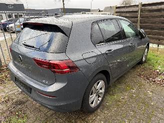 Schadeauto Volkswagen Golf 8.5   1.5 eTSi 110 Kw DSG 2025/6