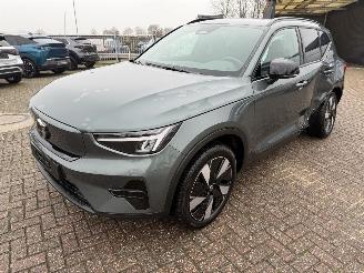 krockskadad bil auto Volvo EX40 Extended Range 180 Kw 2025/10