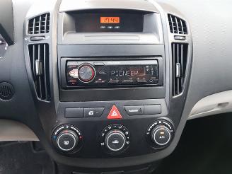 Kia Cee d Sporty Wagon 1.4 CVVT X-ecutive picture 19