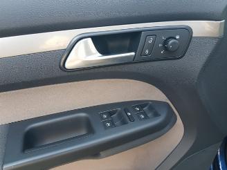 Volkswagen Touran 1.4 TSI Cross Motorschade picture 16