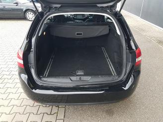 Peugeot 308 SW 1.2 PureTech Blue Lease Executive picture 15