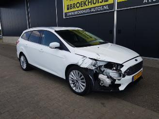 Ford Focus 1.0 Titanium picture 6