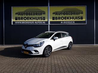 Damaged car Renault Clio Estate 0.9 TCe Intens 2019/10