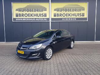 krockskadad bil auto Opel Astra 1.4 Turbo Cosmo 2013/12