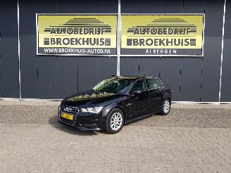 Schadeauto Audi A3 Sportback 1.6 TDI ultra Attraction Pro Line 2015/5