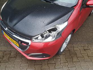 Peugeot 208 1.2 PureTech Signature picture 9