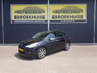 Vaurioauto  passenger cars Citroën C3 1.2 VTi Collection 2013/1