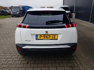 Peugeot 2008 1.2 PureTech Allure Pack picture 5