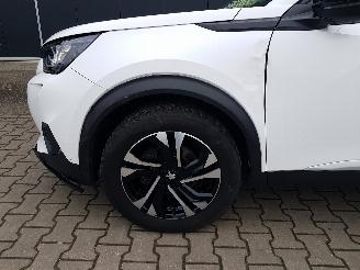 Peugeot 2008 1.2 PureTech Allure Pack picture 9