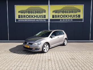 Damaged car Volkswagen Golf 1.6 TDI Highline 2013/4