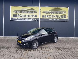 krockskadad bil auto Peugeot 208 1.2 PureTech Allure 2015/11