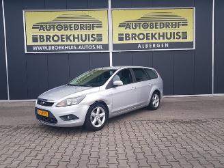 damaged passenger cars Ford Focus 1.6 Comfort 2010/7