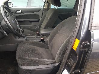 Ford Focus 1.6-16V Ghia picture 13