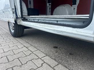 Peugeot Boxer 330 2.0 BlueHDI L1H1 Premium picture 26