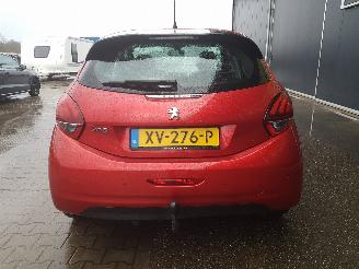 Peugeot 208 1.2 PureTech Signature picture 5