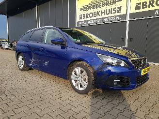 Peugeot 308 SW 1.2 PureTech Blue Lease Executive picture 6